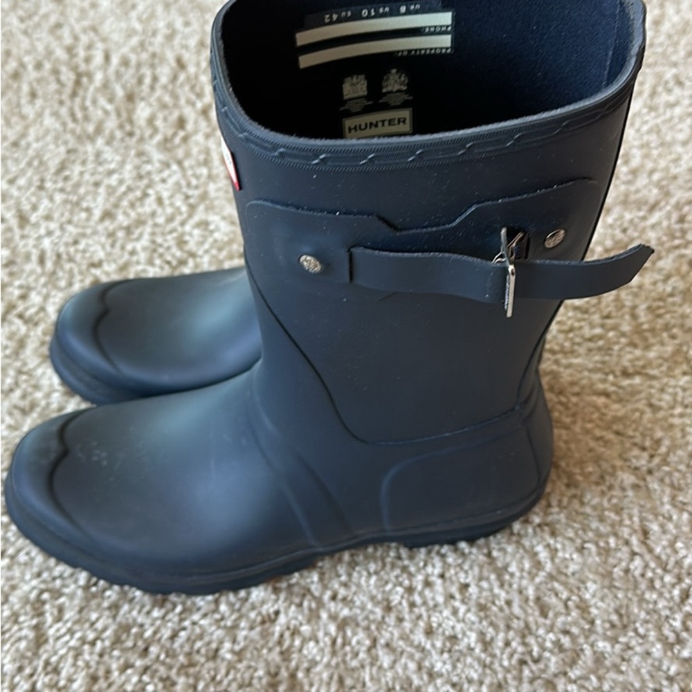 Hunter rain boots. Short. Size 10. Worn one time - Picture 2 of 4